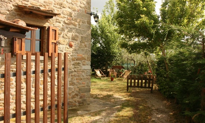 Montecchio Apartment | Cosy apartment for 4 people with TV, close to Cortona