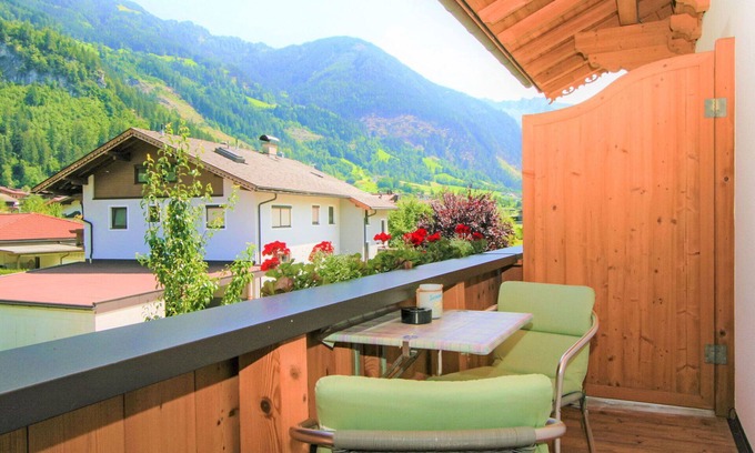 Ramsau im Zillertal Apartment | Cosy apartment for 6 people with WIFI, TV, balcony and parking