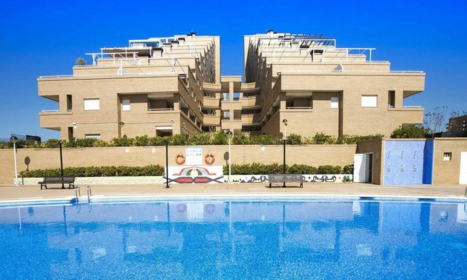 Cabanes Apartment | Cosy apartment for 4 people with A/C, pool, TV, terrace, pets allowed and parking