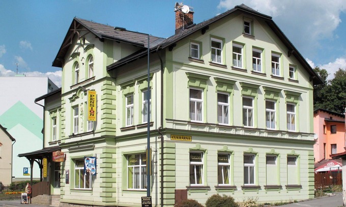 Desna Apartment | Cosy apartment for 4 people with hot tub, WIFI, TV, pets allowed and parking