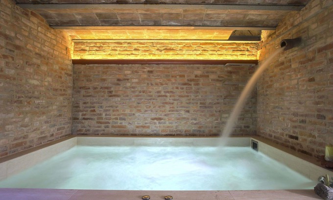 Pieve a Nievole Apartment | Cosy apartment for 4 guests with pool, WIFI, hot tub, TV, patio, pets allowed and parking