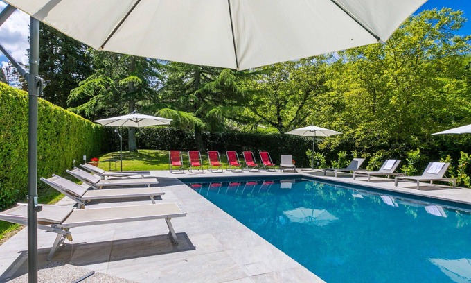 Torsoli Villa | Cosy apartment in villa for 20 guests with WIFI, private pool, TV, terrace and pets allowed