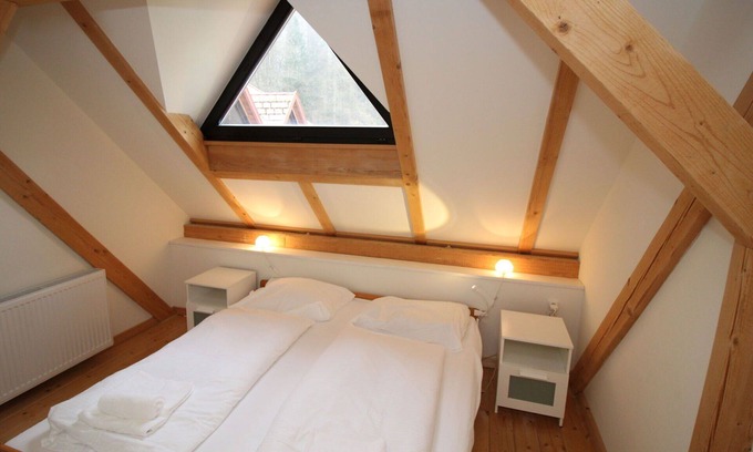 Muhldorf Apartment | Cosy apartment for 9 guests with WIFI, TV and balcony