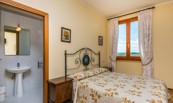Cerreto Guidi Apartment | Cosy apartment for 2 guests with A/C, pool, WIFI, TV, pets allowed and parking