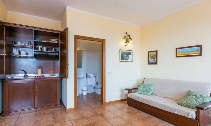 Cerreto Guidi Apartment | Cosy apartment for 2 people with pool, A/C, WIFI, TV, pets allowed and parking