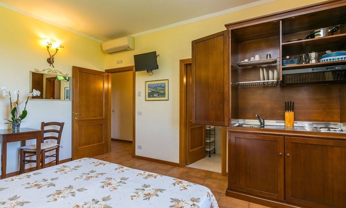 Cerreto Guidi Apartment | Cosy apartment for 2 people with pool, WIFI, A/C, TV, pets allowed and parking