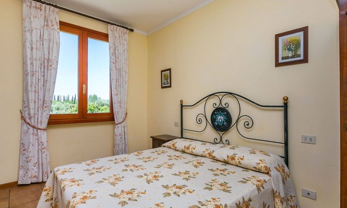 Cerreto Guidi Apartment | Cosy apartment for 2 guests with pool, WIFI, A/C, TV, pets allowed and parking
