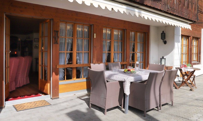 Saanen Apartment | Cosy apartment for 12 people with WIFI, TV and terrace