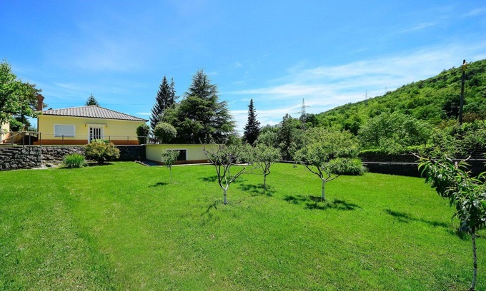 Mihotici Apartment | Cosy apartment for 2 guests with WIFI, A/C, TV and terrace