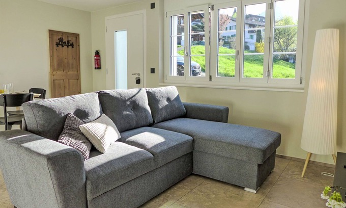 Krattigen Apartment | Cosy apartment for 3 guests with WIFI, TV, terrace, panoramic view and parking