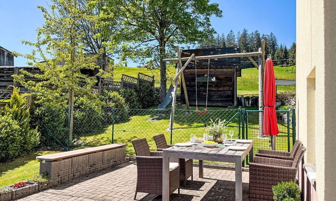 Eisenbach Apartment | Cosy apartment for 3 guests with WIFI, TV, patio, pets allowed and parking