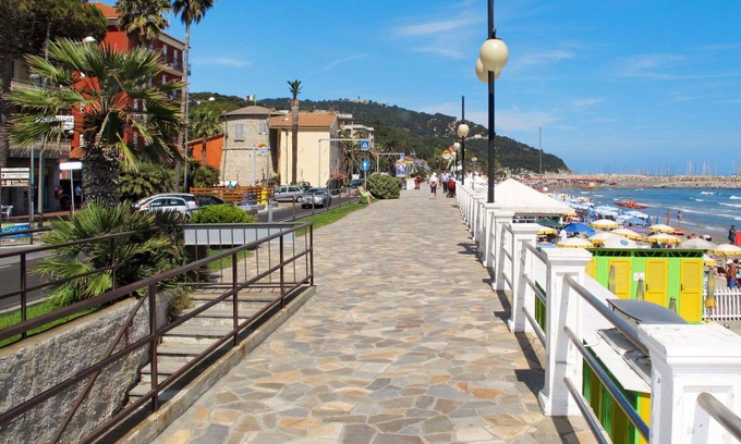 Marina di Andora Apartment | Cosy apartment for 3 guests with A/C, WIFI, TV, terrace and parking