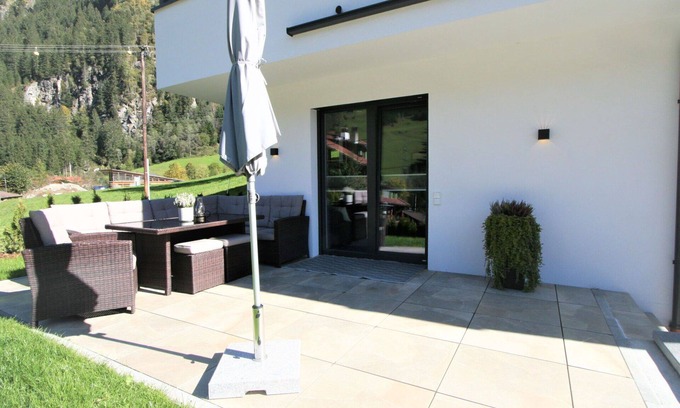 Dornauberg Apartment | Cosy apartment for 4 guests with WIFI, TV, terrace and parking