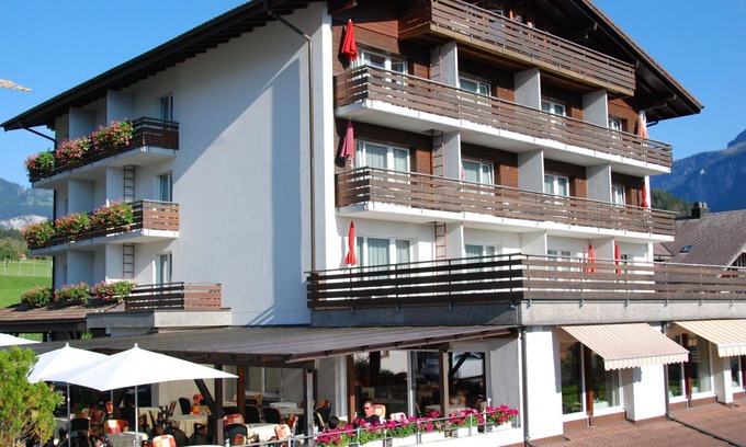 Brienz Apartment | Cosy apartment for 4 guests with WIFI, TV, balcony and parking