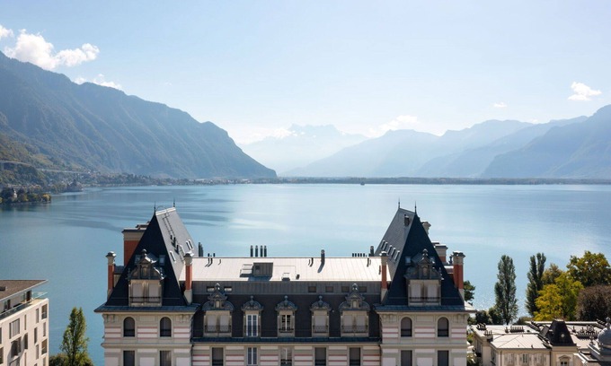 Montreux Apartment | Cosy apartment for 4 people with pool, WIFI, TV, balcony and panoramic view