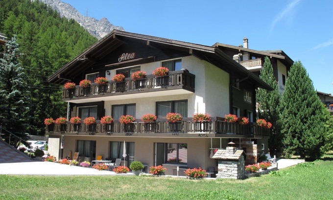 Saas-Balen Apartment | Cosy apartment for 4 guests with WIFI