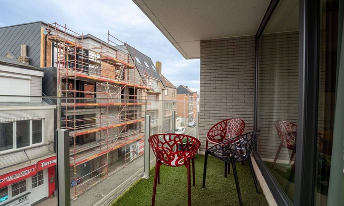 Bredene Apartment | Cosy apartment for 4 guests with WIFI, TV and balcony
