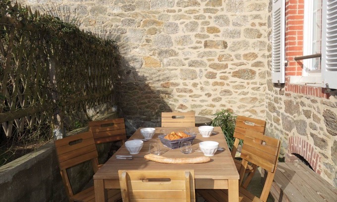 Saint-Igneuc Apartment | Cosy apartment for 4 guests with WIFI, TV, terrace and parking