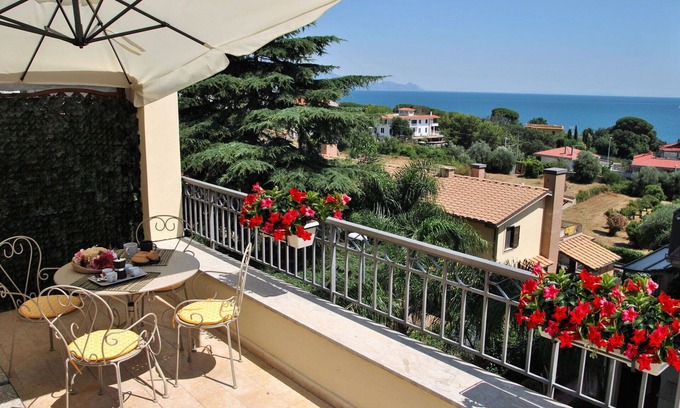 Formia Apartment | Cosy apartment for 4 guests with WIFI, A/C, TV, terrace and pets allowed