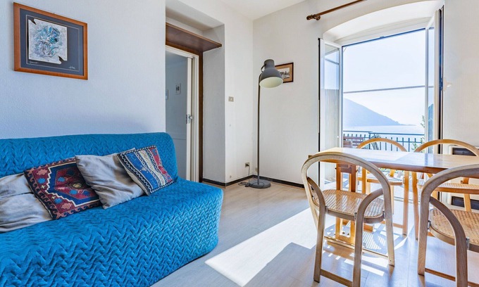 Pontedecimo Apartment | Cosy apartment for 4 guests with WIFI, A/C, TV, balcony and panoramic view, close to Portofino