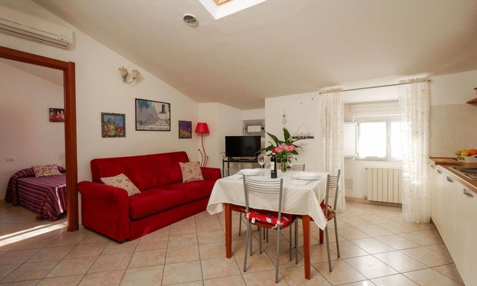 Follonica Apartment | Cosy apartment for 4 guests with WIFI, A/C, TV and pets allowed