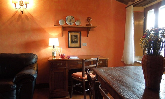 Trequanda Apartment | Cosy apartment for 4 people with pool, WIFI and TV, close to Montepulciano