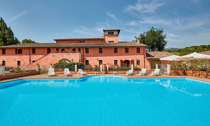San Brizio Apartment | Cosy apartment for 4 guests with WIFI, pool, TV, balcony, pets allowed and parking, close to Spo.