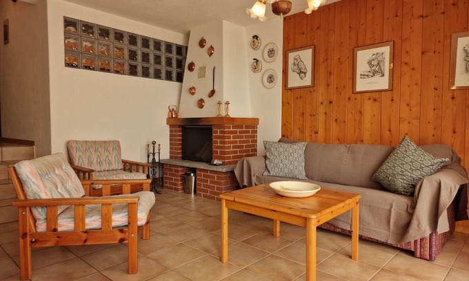 Airolo Apartment | Cosy apartment for 4 people with WIFI, TV, patio and panoramic view