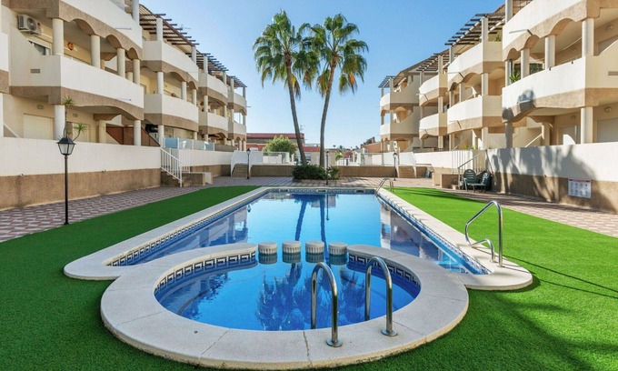 Vinaros Apartment | Cosy apartment for 4 people with A/C, pool, TV, patio and pets allowed
