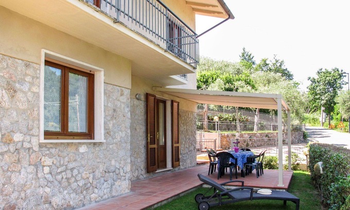 Santa Lucia Apartment | Cosy apartment for 5 guests with WIFI, TV, terrace and parking