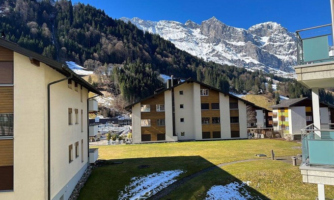 Engelberg Apartment | Cosy apartment for 6 guests with WIFI, TV and balcony