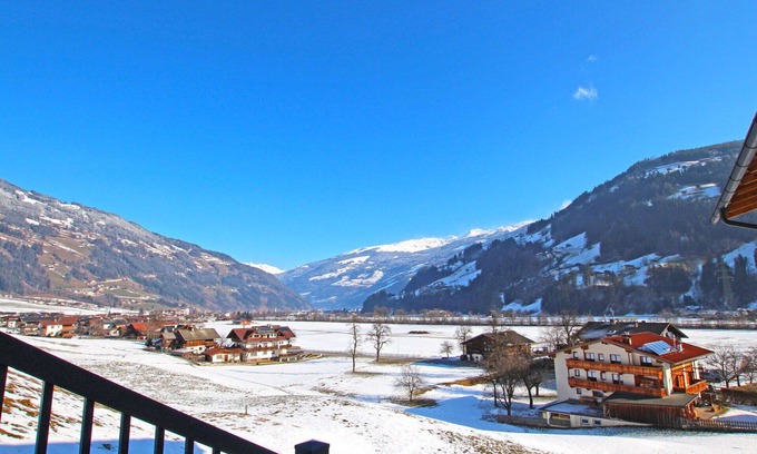 Laimach Apartment | Cosy apartment for 6 guests with WIFI, TV, terrace and parking