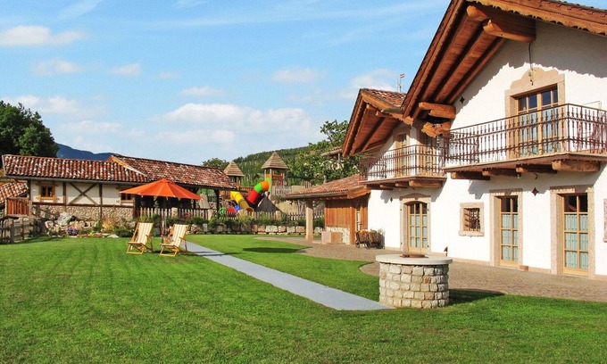 Coredo Apartment | Cosy apartment for 6 guests with WIFI, TV, balcony, pets allowed and parking