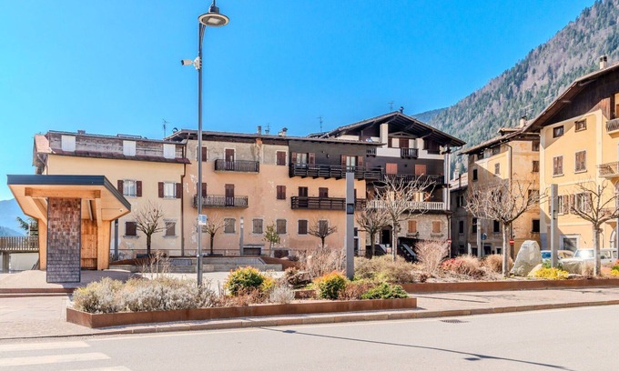 Ragoli Apartment | Cosy apartment for 6 guests with WIFI, TV, balcony and parking