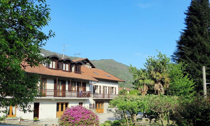 Mergozzo Apartment | Cosy apartment for 6 guests with WIFI, TV, terrace, pets allowed and parking