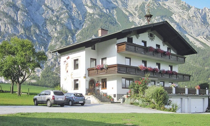 Groebming Apartment | Cosy apartment for 7 people with WIFI, TV, balcony, pets allowed and parking