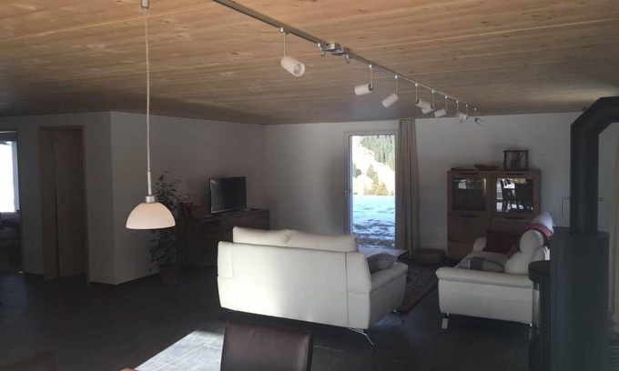 Valbella Apartment | Cosy apartment for 8 guests with WIFI, TV and balcony