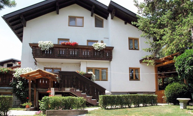 Imst Apartment | Cosy apartment for 8 guests with WIFI, TV, terrace, pets allowed and parking