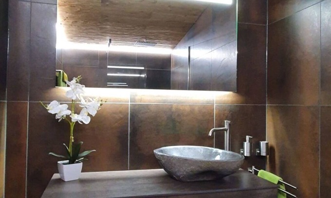 Muriaux Apartment | Cosy apartment for 2 guests with WIFI, hot tub, TV and balcony