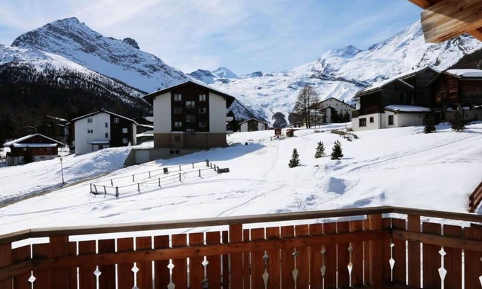 Saas-Fee Apartment | Cosy apartment for 8 guests with WIFI, TV, balcony and pets allowed