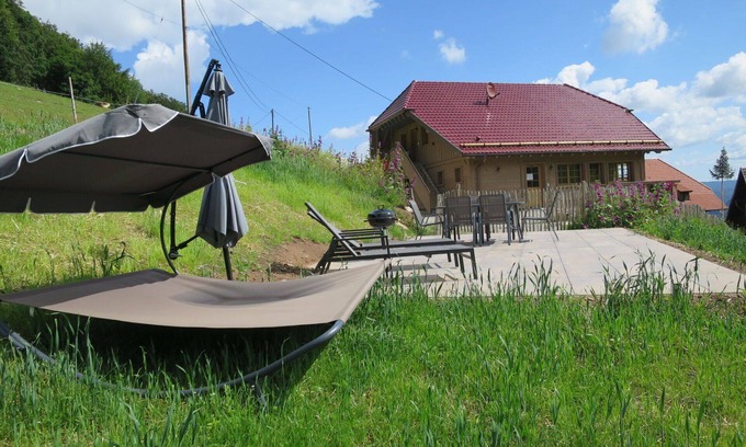 Hofstetten Apartment | Cosy apartment for 4 guests with WIFI, TV, patio, pets allowed and parking