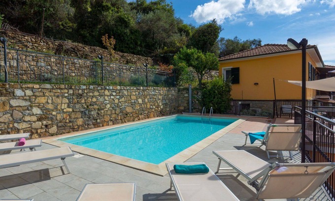 Pietrabruna Apartment | Cosy apartment for 18 people with WIFI, private pool, TV, patio, panoramic view and parking
