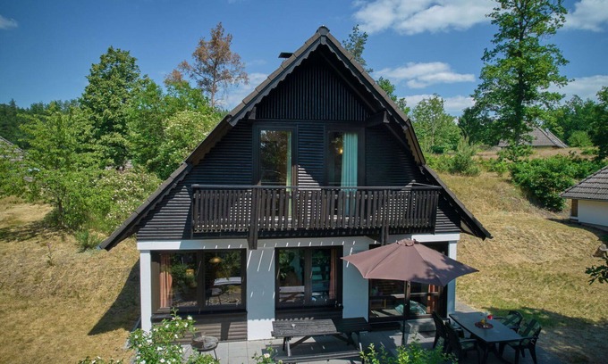 Frankenau House | Cosy apartment in villa for 4 people with WIFI, TV, terrace and pets allowed