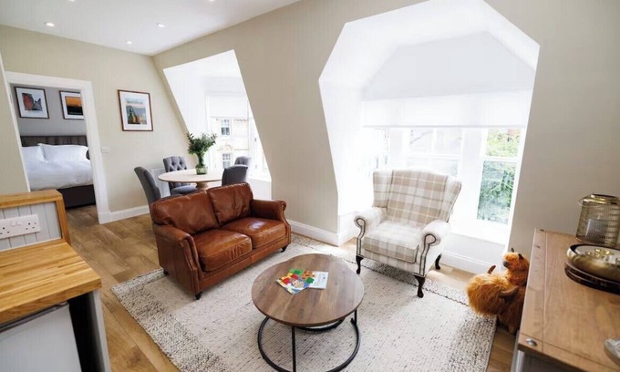 Dunfermline Apartment | Cosy Apartment in the Heritage Quarter - Sleeps 2