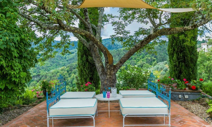 Moncioni Villa | Cosy apartment in villa for 2 guests with WIFI, pool, TV, pets allowed, panoramic view and parking