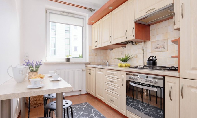 Piaseczno Apartment | Cosy Apartment in Piaseczno by Renters