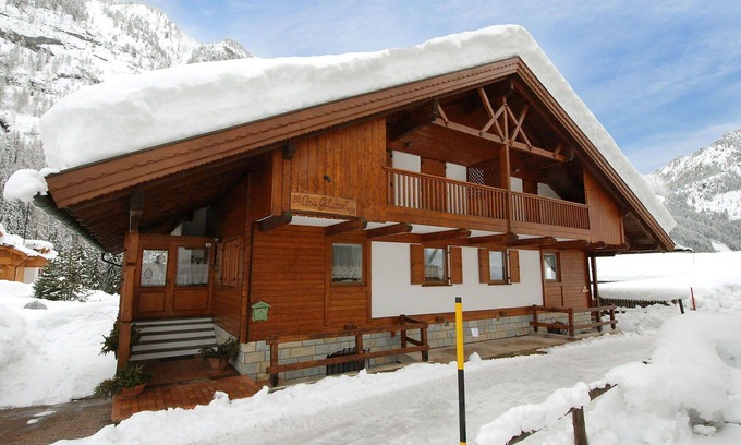 Penia House | Cosy apartment in villa for 5 guests with WIFI, TV, terrace and parking