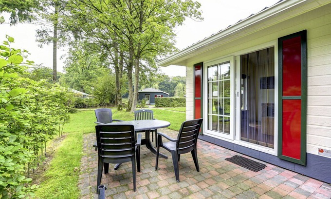 Municipality of Dalfsen House | Cosy apartment in villa for 4 people with WIFI, pool, TV and terrace