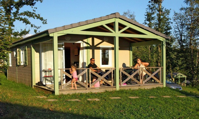 Beynat House | Cosy apartment in villa for 4 guests with pool, WIFI, TV, terrace, pets allowed and parking