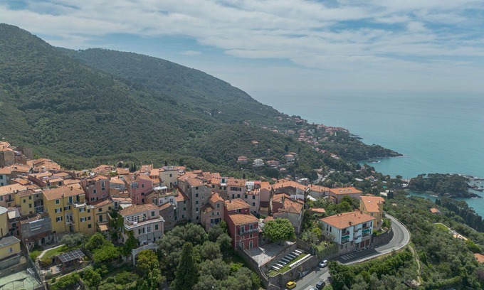 Stazzema Apartment | Cosy apartment for 4 people with A/C, WIFI, TV and terrace